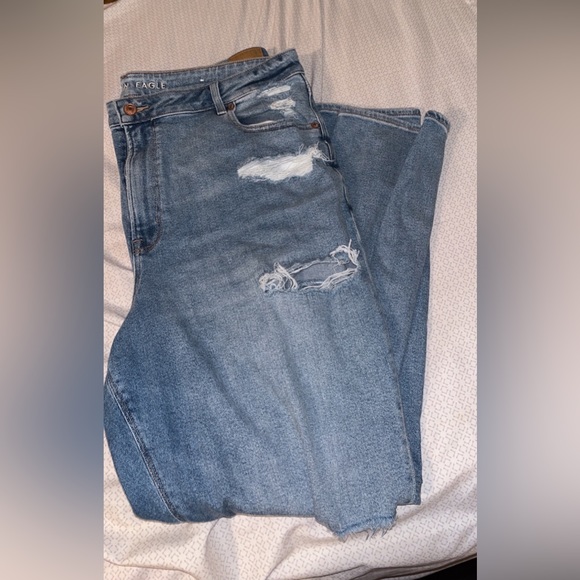 American eagle ripped jeans - Picture 2 of 4